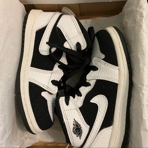 Jordan 1 Mid